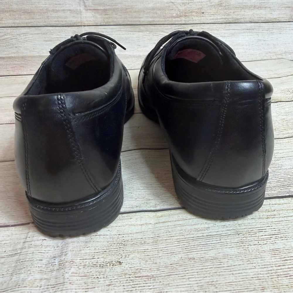 Rockport Essential Details Waterproof Cap-Toe Oxford. Black leather. Size 11.5